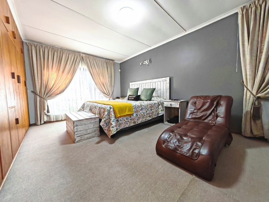 5 Bedroom Property for Sale in Heuwelsig Free State